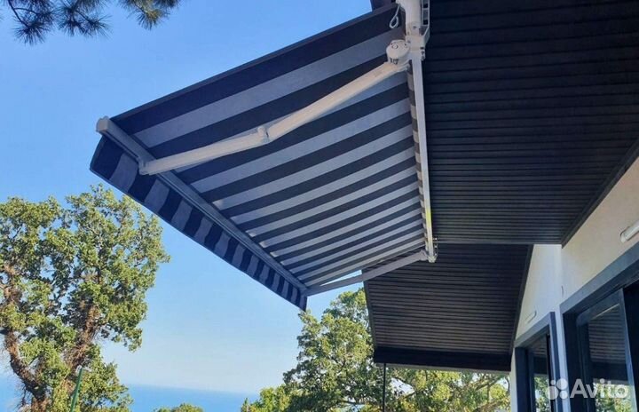 Локтевая маркиза: вылет 2 м, ручное управление