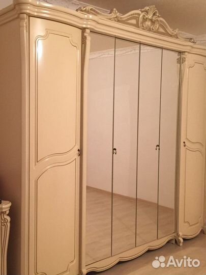 Спальный гарнитур