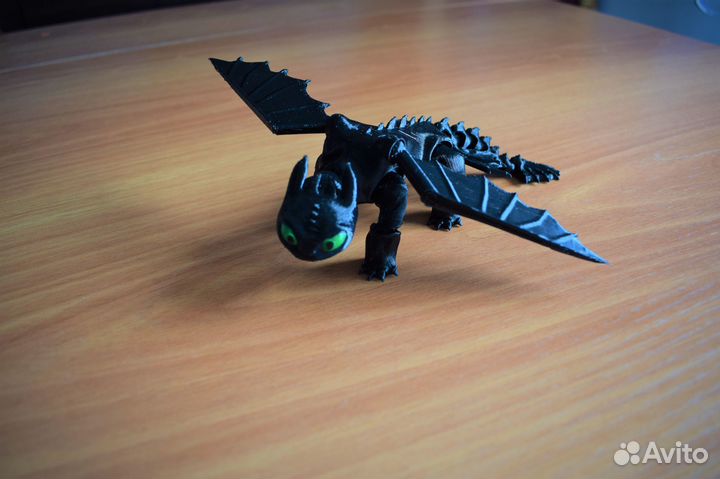 Игрушка подвижная Беззубик (Ночная Фурия) дракон