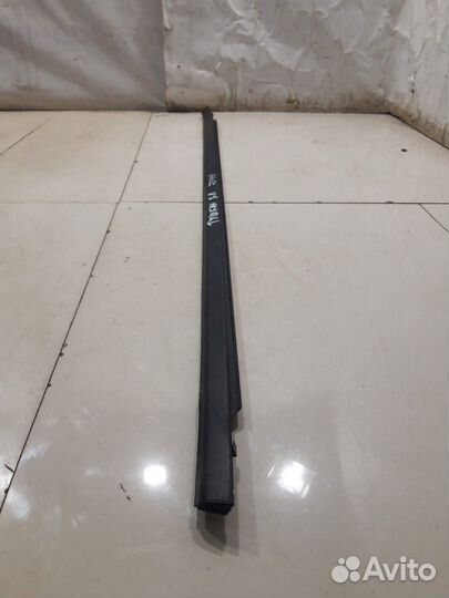 Уплотнитель стекла (задний, левый)