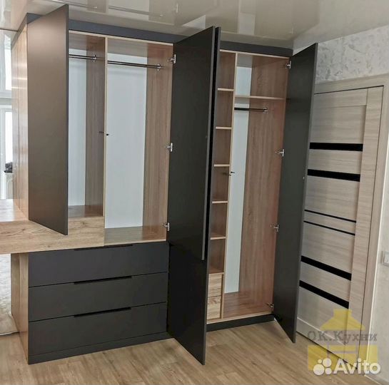 Распашной шкаф