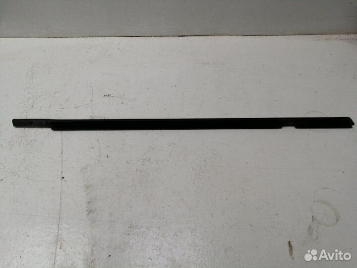 Уплотнитель двери задний левый Opel Corsa D