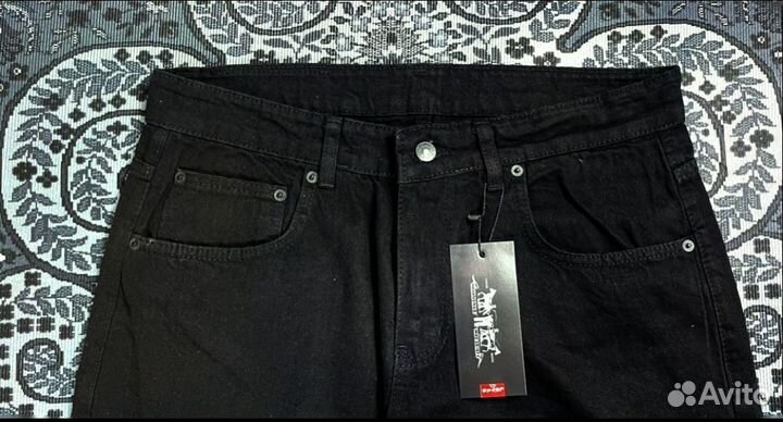 Джинсы Levis