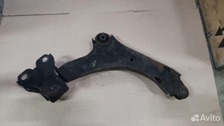 Вольво XC70 2008-2016 рычаг правый и левый