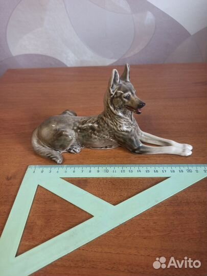 Статуэтка собаки, фарфор