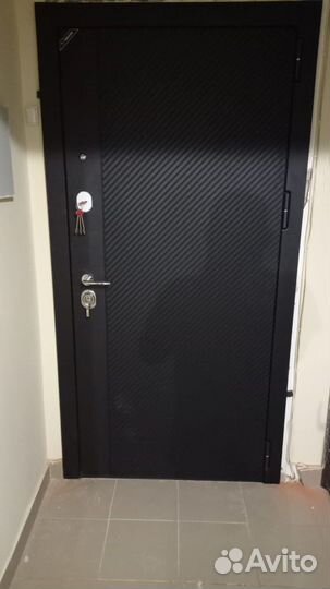 Дверь входная с зеркалом