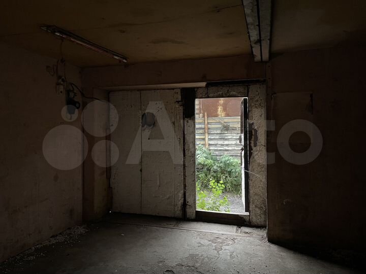 Гараж, > 30 м²