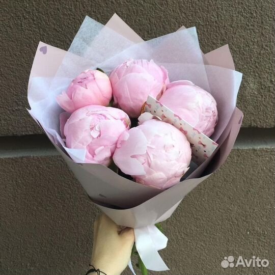 Букет-комплимент из пионов