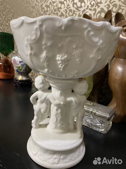 Ваза с путти