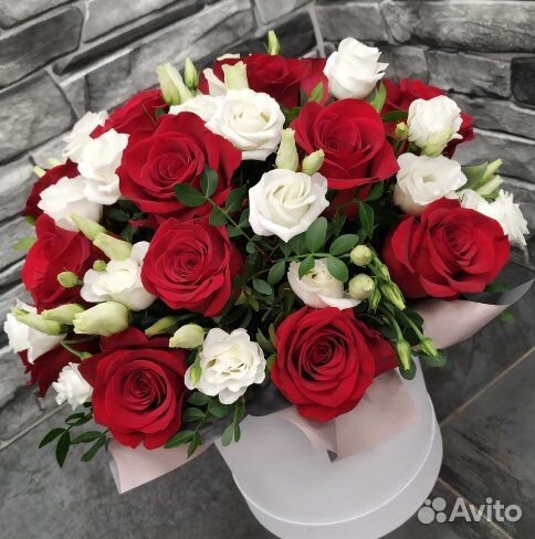 Букет в шляпной коробке из роз