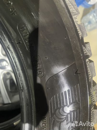 Michelin X-Ice North 4 215/55 R17