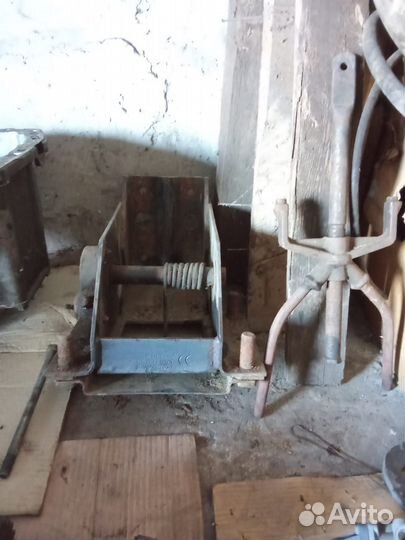 Продаю кронштейн запасного колеса scania