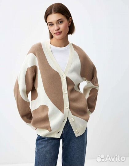 Продавец кассир в магазин одежды sela