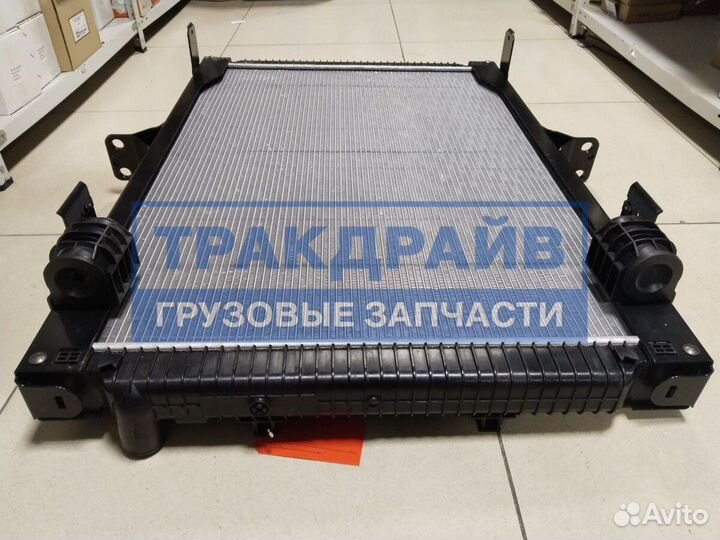 Радиатор охлаждения двигателя Рено Премиум