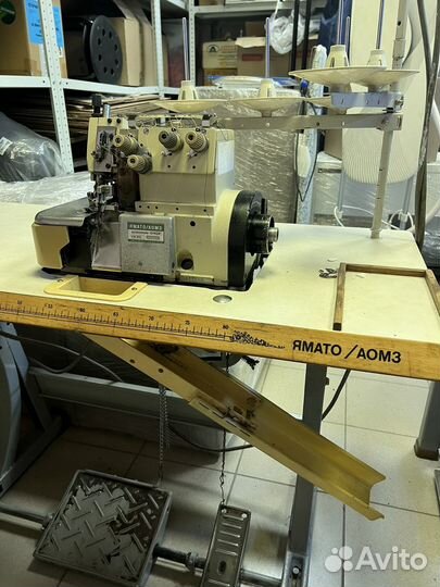 Промышленный пятиниточный оверлок и петельная