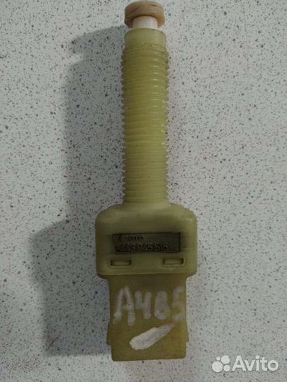 Датчик включения стоп сигнала Audi A4 B5 VAG