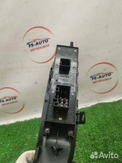 Блок управления стеклоподъемниками Ford Focus 3