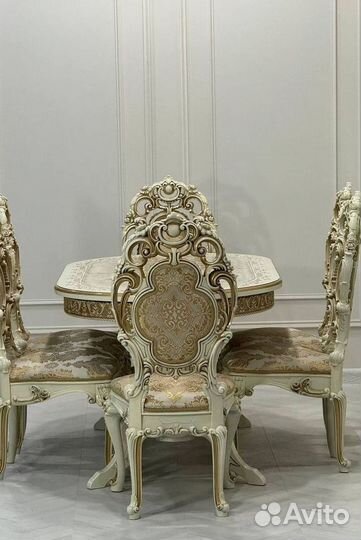 Кухонный стол и стулья комплект