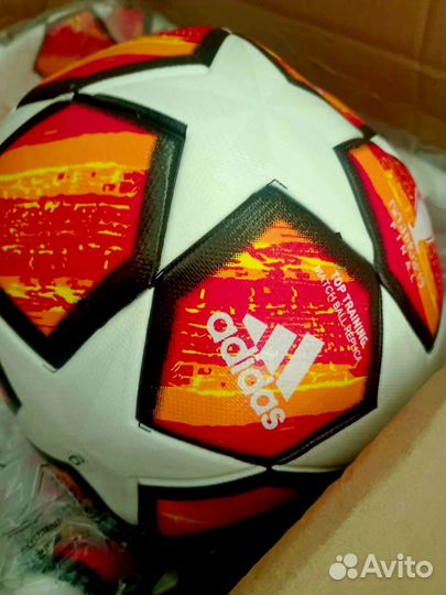 Футбольный мяч адидас найк