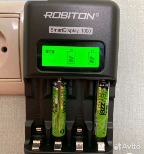 Зарядное устройство Robiton SmartDisplay 1000