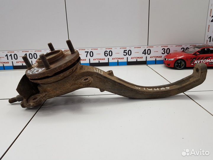 Кулак поворотный передний правый в сборе