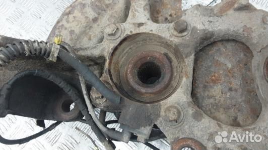 Ступица передняя левая land rover discovery 3 (FML