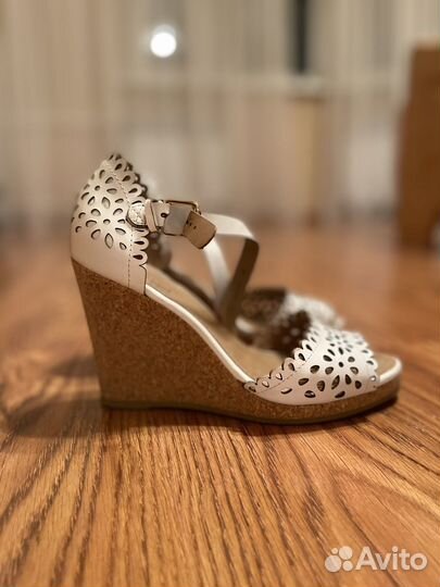 Босоножки женские