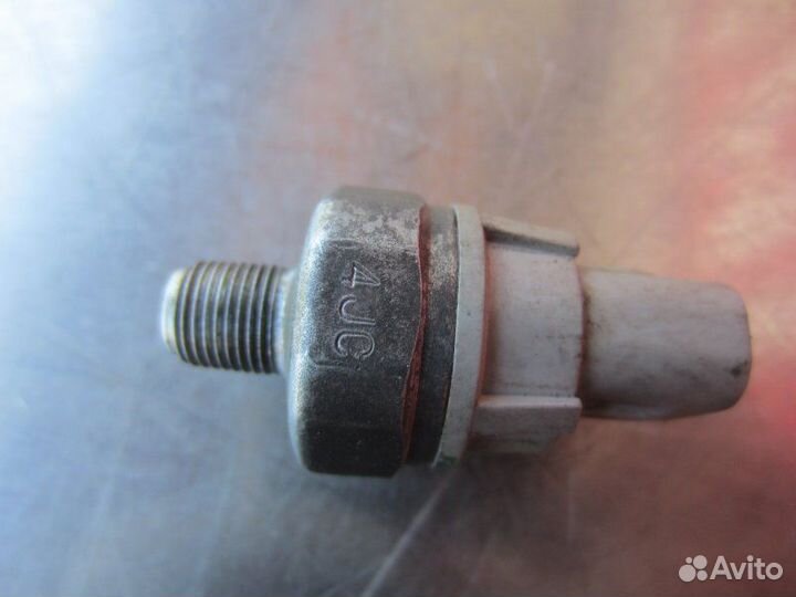 Датчик давления масла Toyota Corolla E150 1ZR-FE