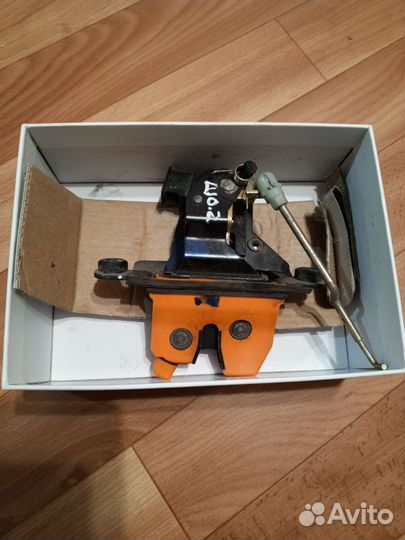 Замок крышки багажника Шкода Октавия