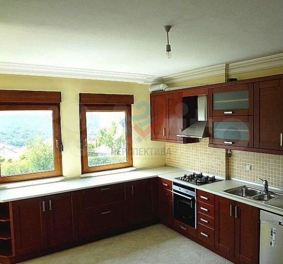 Дом 356 м² на участке 4 сот.