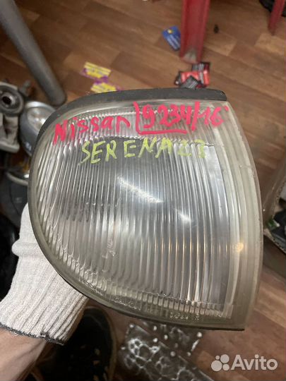 Поворотник Nissan Serena 23