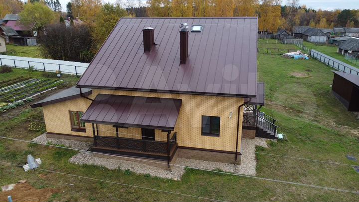 Дом 218 м² на участке 89 сот.