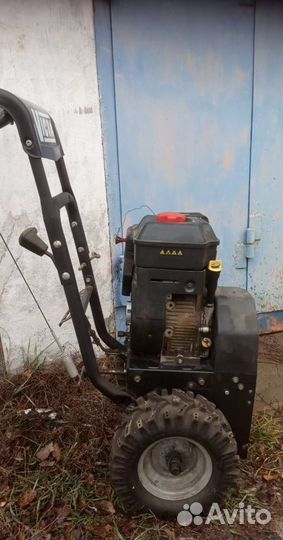 Снегоуборщик бензиновый