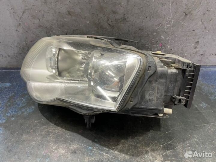 Фара ксенон левая Volkswagen Passat B6