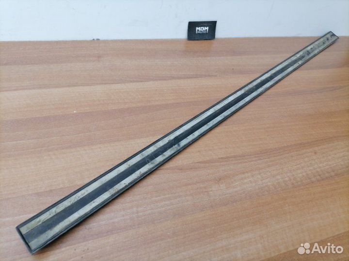 Молдинг двери Мицубиси Каризма Carisma DA перед R