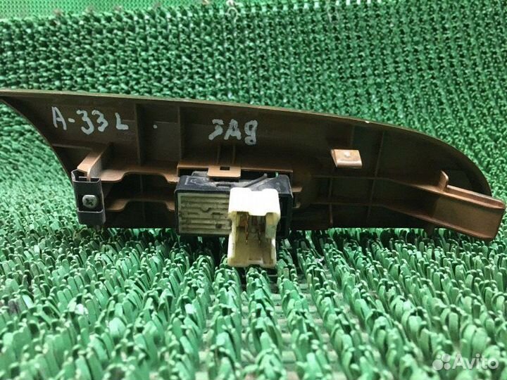 Кнопка управления стеклоподъемником задняя левая