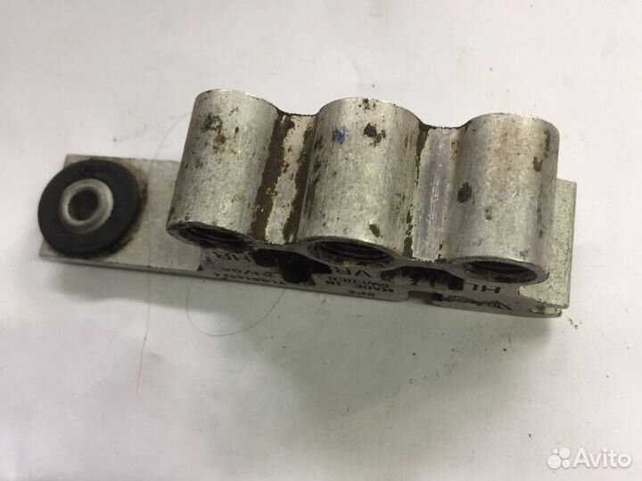 Разделитель тормозных трубок Audi Q-7