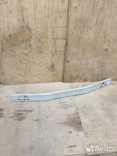 Усилитель переднего бампера Toyota Prius 2 NHW20