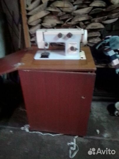 Швейная машинка, запчасти к мотоциклу, бензопила