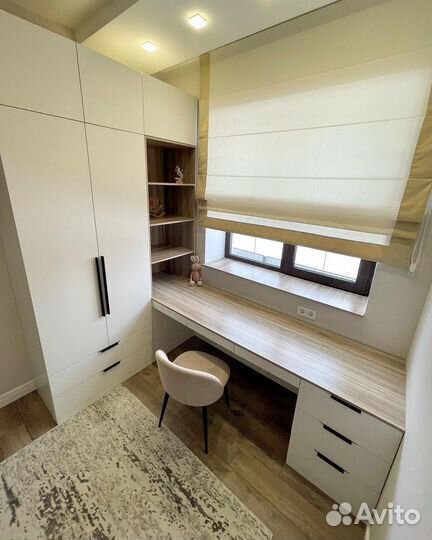 Письменный стол в детской