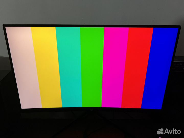 Изогнутый игровой монитор 27