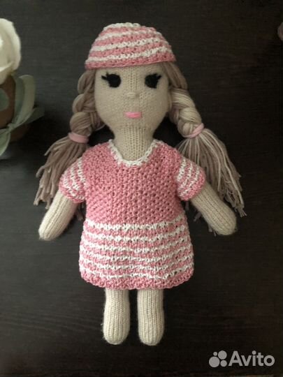 Вязаная кукла ручной работы