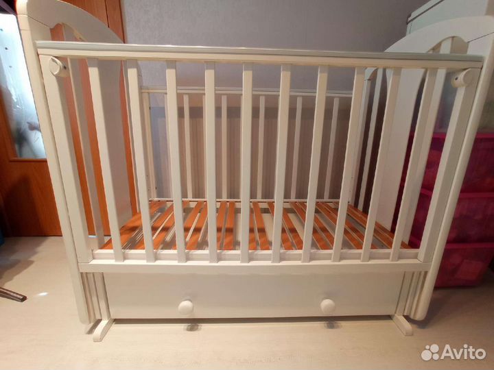 Кроватка Можга с маятником