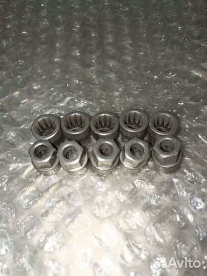 Гайки регулировочного механизма суппорта