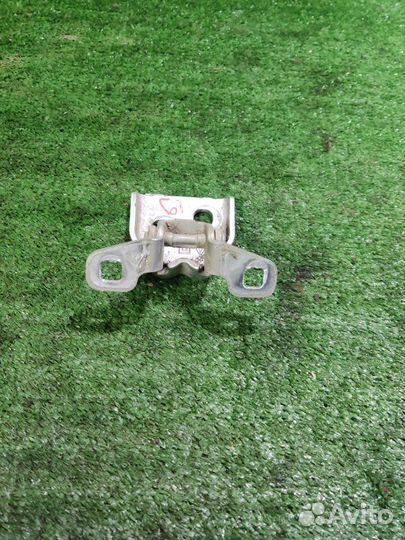 Петля двери Renault Logan