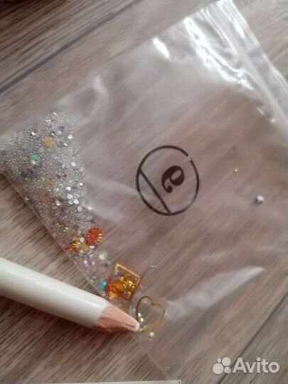 Гель лак, стразы, поталь