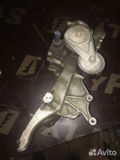 Кронштейн масляного насоса cdnc 2.0tfsi