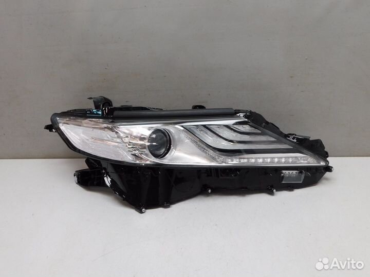 Фара правая Toyota Camry