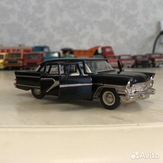 Модель 1:43 Чайка газ-13 A15 СССР