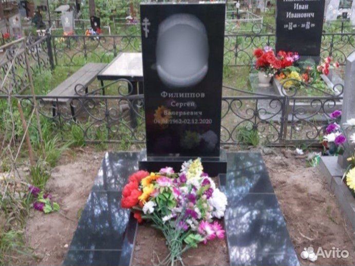 Памятник из черного гранита